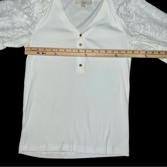 White Eyelet Sleeve Women's Top size Medium - Picture 7 of 7